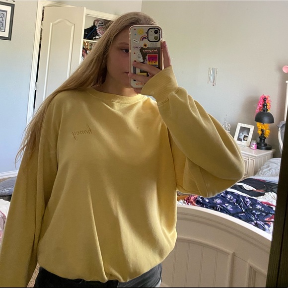 Brandy Melville Sweaters - super cute and comfy brandy yellow sweatshirt